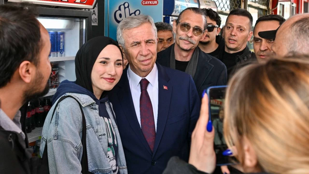 Mansur Yavaş, Beşikçioğlu ile esnafı ziyaret etti