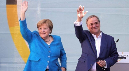 Merkel'in partisinde istifa depremi