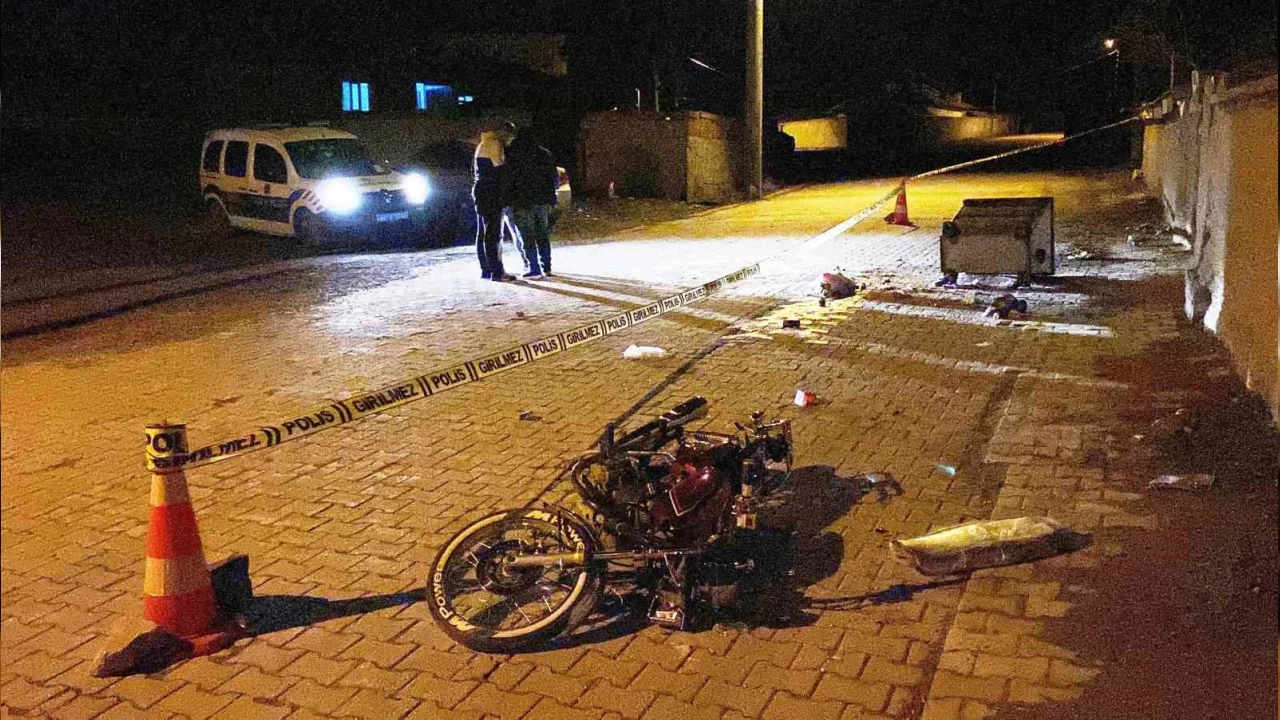 Motosiklet p konteynerine arpt: 2 ar yaral