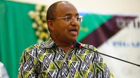 MÜ 91 mezunu Mwinyi Zanzibar Başkanı seçildi