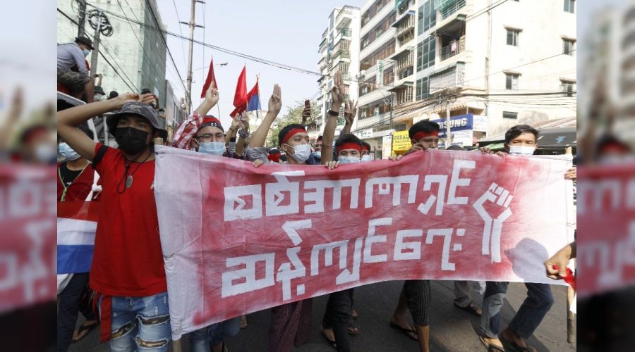 Myanmar'�n en b�y�k kentinde halk sokaklarda