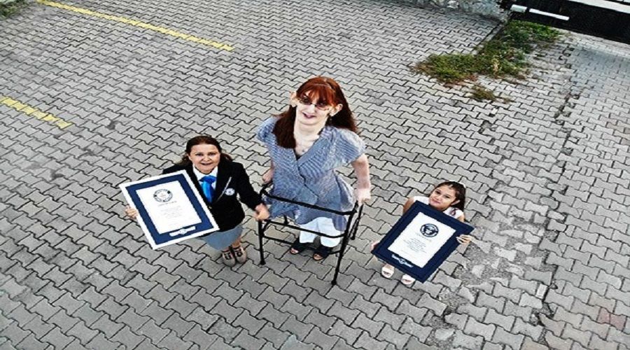 O d�nyan�n en uzun kad�n�