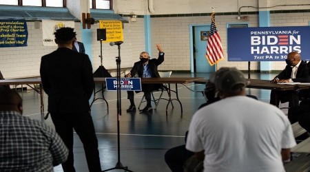 Obama, Biden'in safında