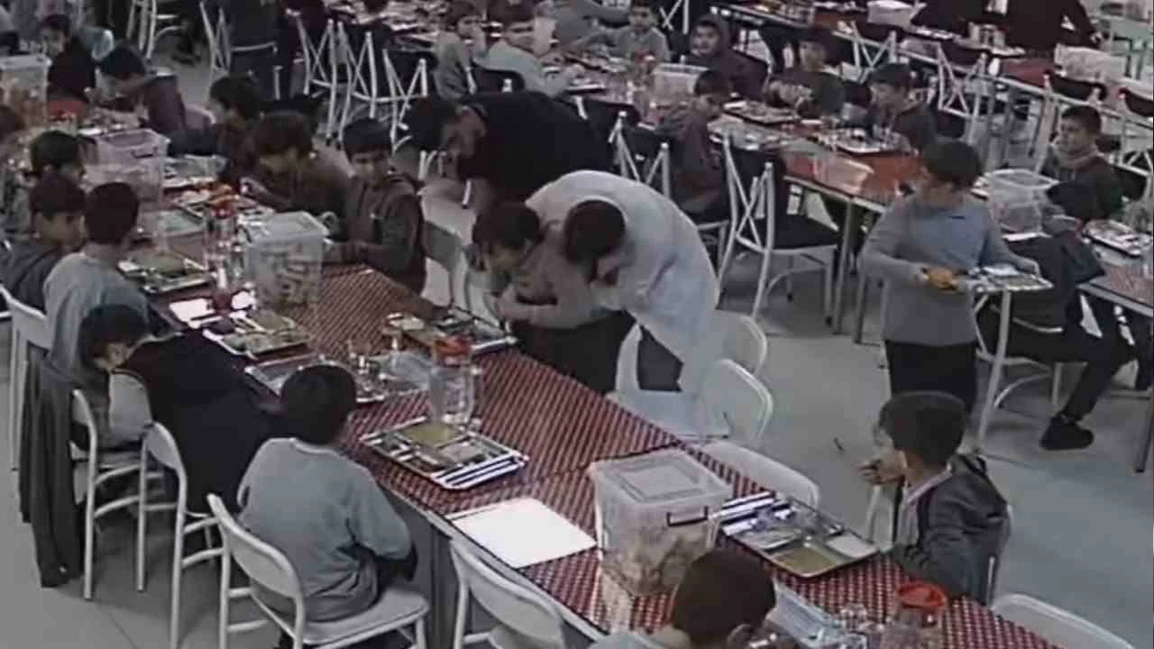 Öğretmenin Heimlich manevrası öğrenciyi kurtardı