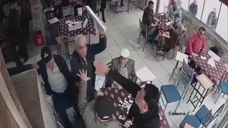 Okey masasında kavga eden dedeler barıştı