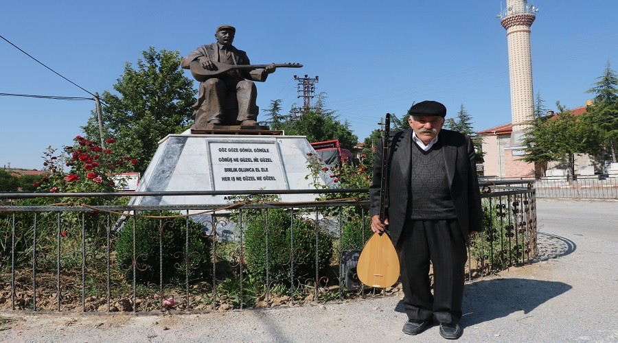 Ölmeden heykeli dikilen Aşık