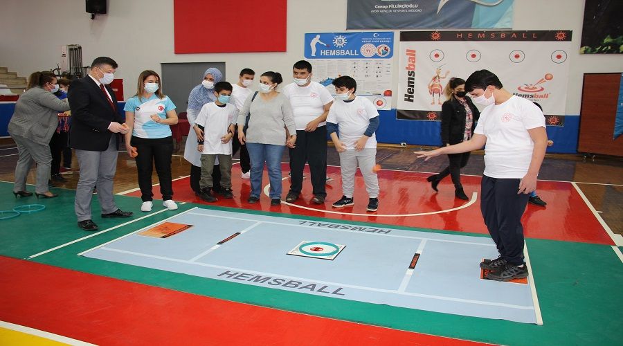 Otizmli ocuklar engelleri  hemsball ile ayor