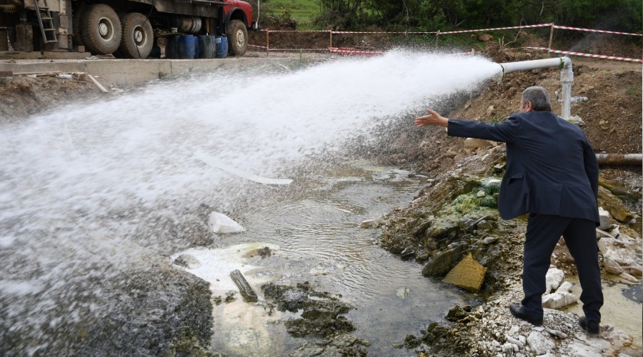 Oylat'a karde� geliyor
