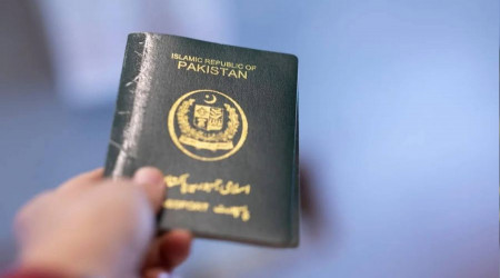 Pakistan'da 10 eski bakann diplomatik pasaportlar iptal edildi