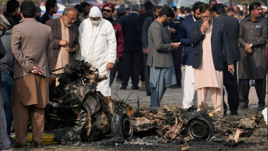 Pakistan'da 2 eyalette bombalı saldırı: 19 ölü