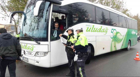 Polis, yolcu otobüslerini tek tek durdurdu
