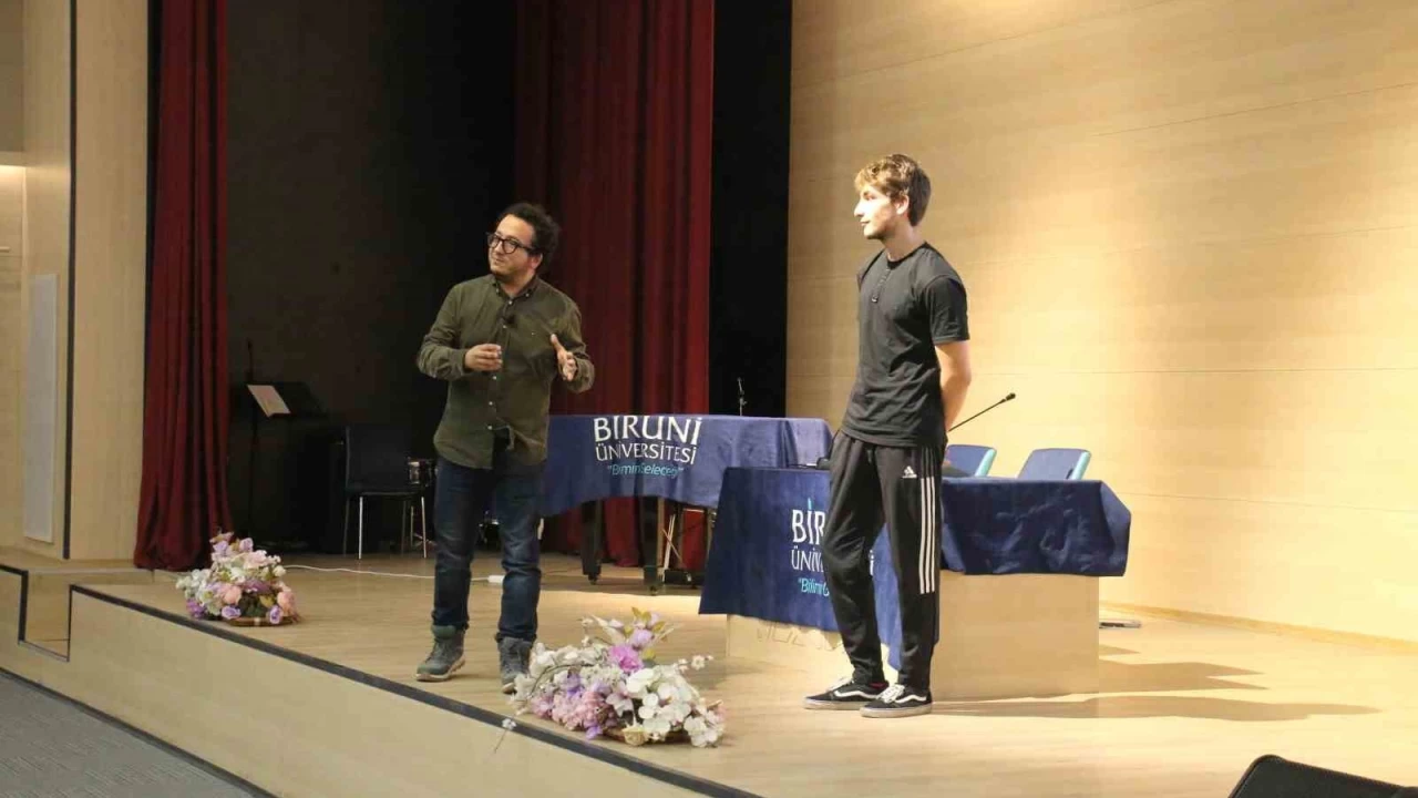 Prof. Dr. Oytun Erbaş: 'Zekayı en çok artıran aktivite okumaktır'