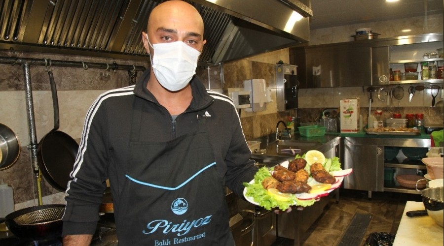 Rizeliler hamsinin b�y�mesini bekliyor