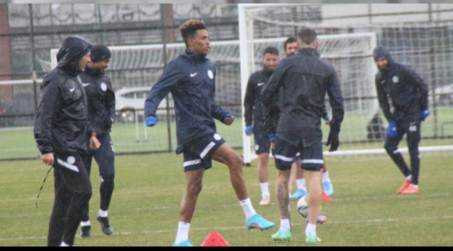 Rizespor'un Antalya kamp� s�r�yor