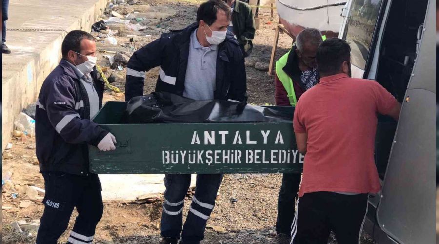 Rus turist denizde bo�uldu