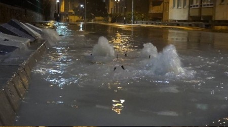 Sağanak yağış sonrası yollar dere yatağına döndü