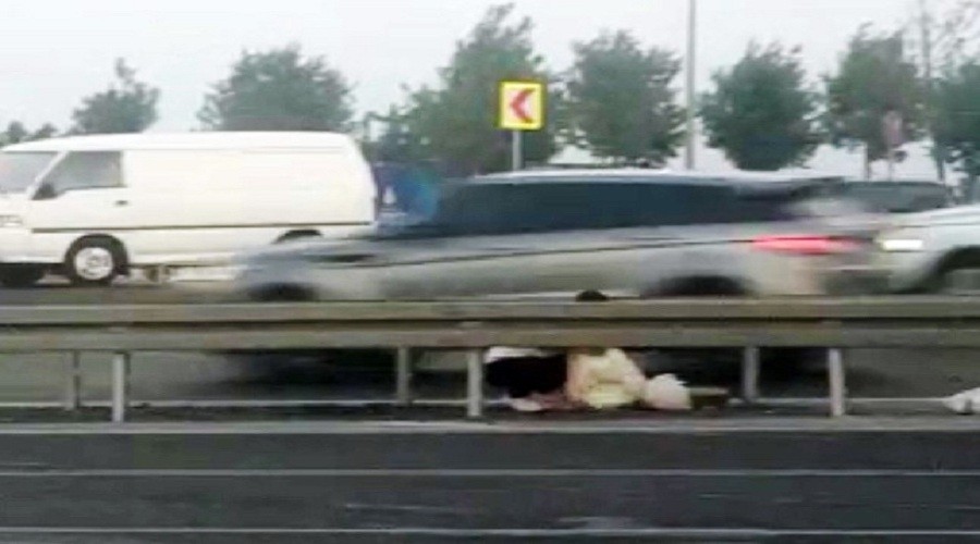 Sahilde yapamadılar refüjde yaptılar