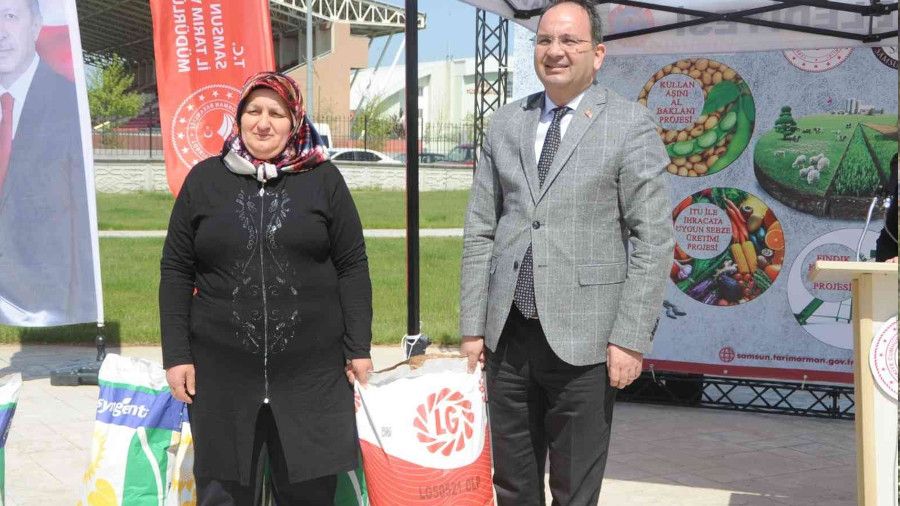 Samsun'da çiftçilere 600 torba ayçiçeği tohumu dağıtıldı