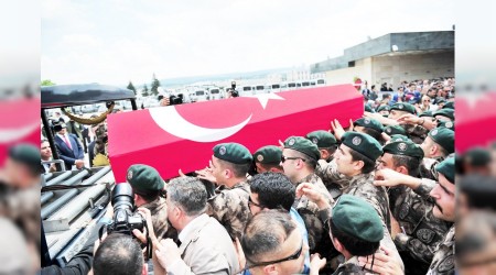 Şehidi meslektaşları uğurladı