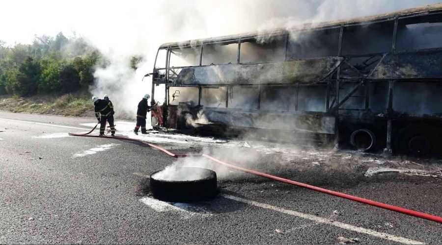Şehirlerarası yolcu otobüsü küle döndü