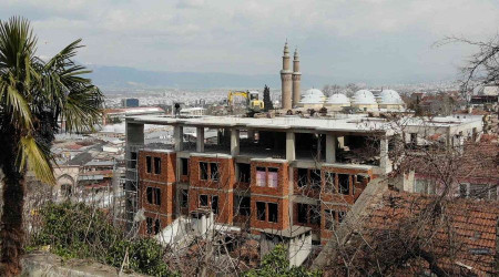 Şehrin siluetini bozan binada yıkım başladı