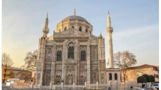  Sessiz Bir Zarafet: Pertevniyal Valide Sultan Camii