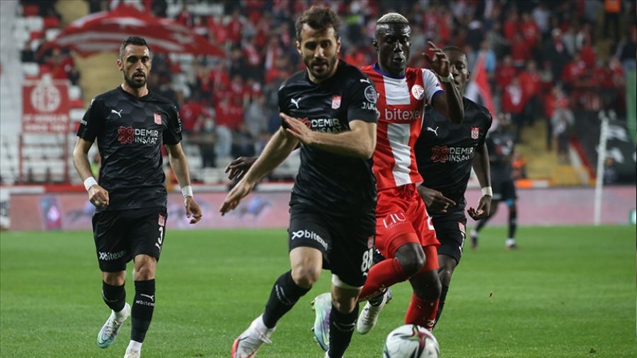 Sivasspor deplasmanda zorland