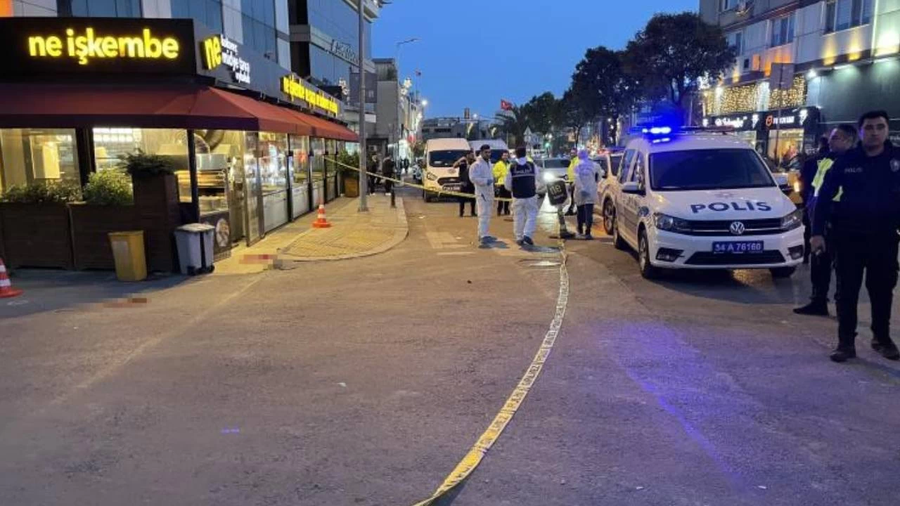 Sokak ortasında önce eski ortağını sonra kendini vurdu