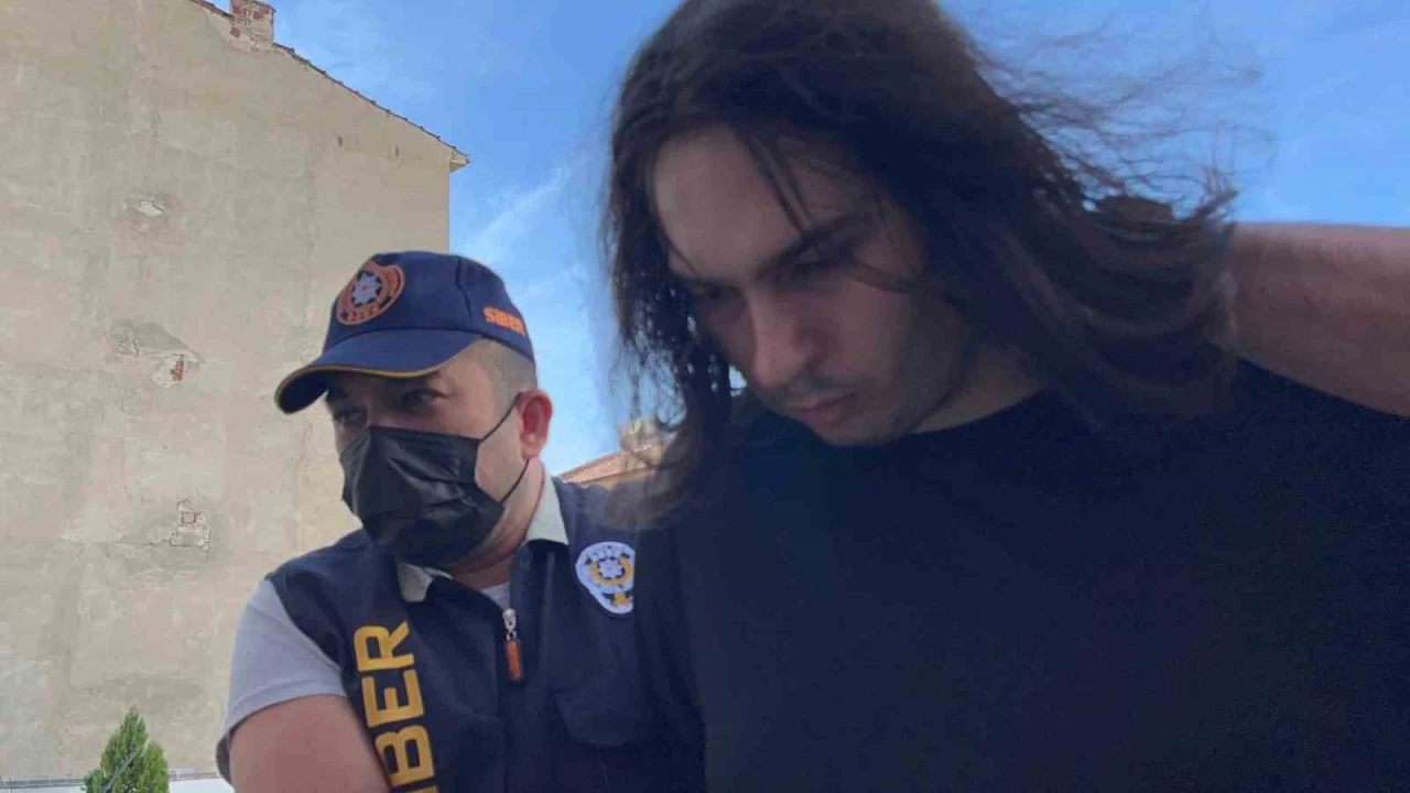 Sosyal medyada uygunsuz videolar� yay�lan G�kben Duman'a tutuklama istemi