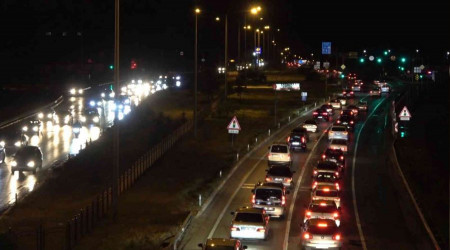 Tatilciler erken dönüşe geçti, yoğunluk oluştu