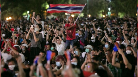 Tayland'da demokrasi yanlıları gösteri düzenledi