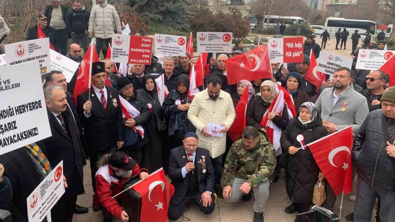 TBMM önünde "DEM Parti kapatılsın" eylemi