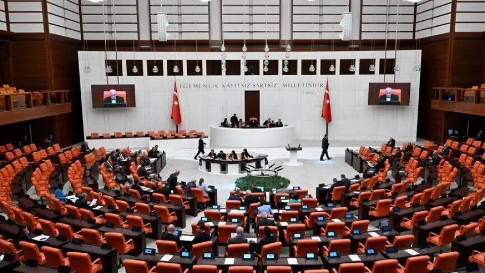 TBMM'de su�a s�r�klenen �ocuklara ili�kin d�zenlemeleri i�eren kanun teklifinin g�r��melerine ba�lanacak