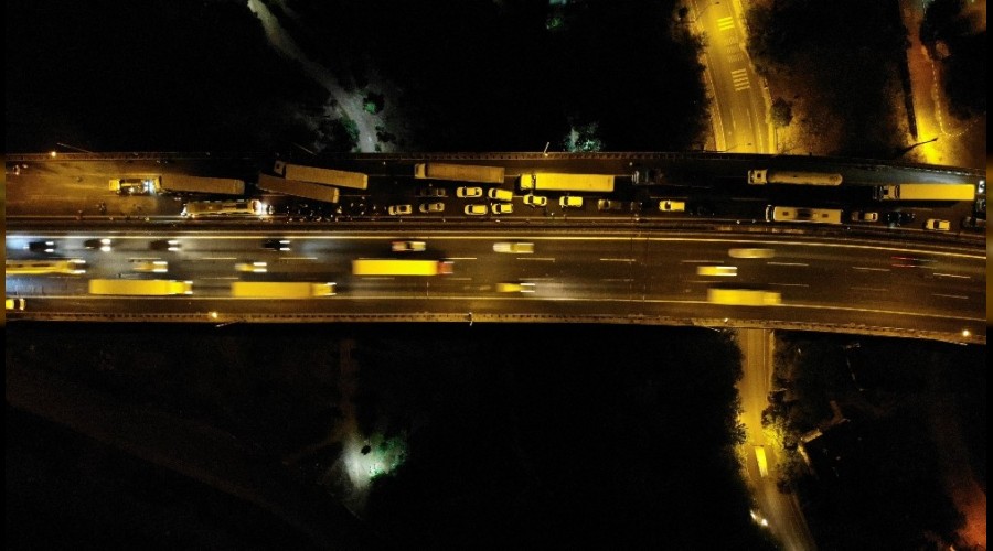 TEM'de 28 araç çarpıştı