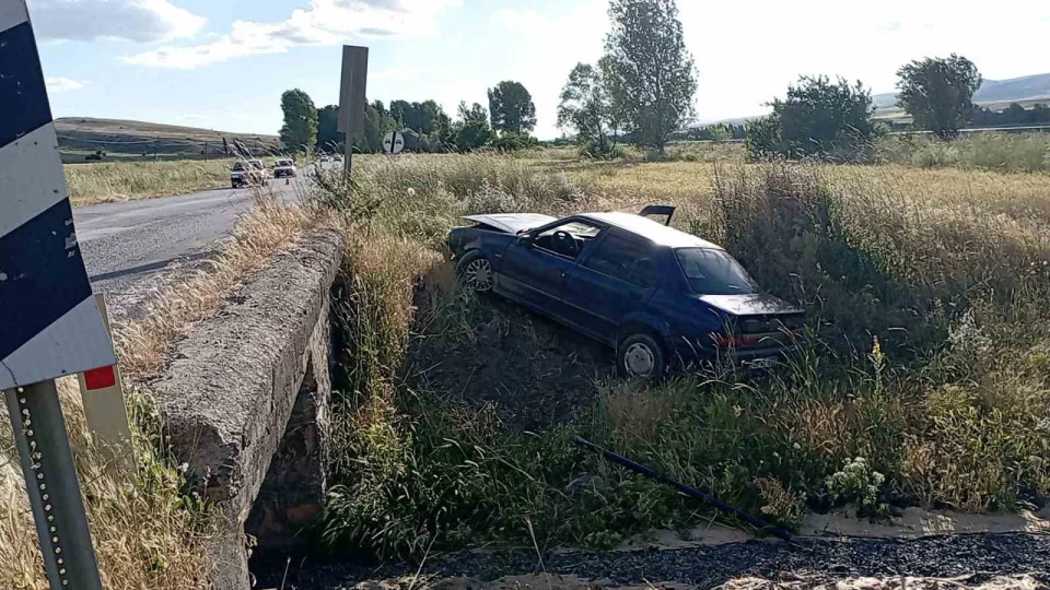 Tokat'ta otomobil �arampole u�tu: 1 �l�, 1 yaral�