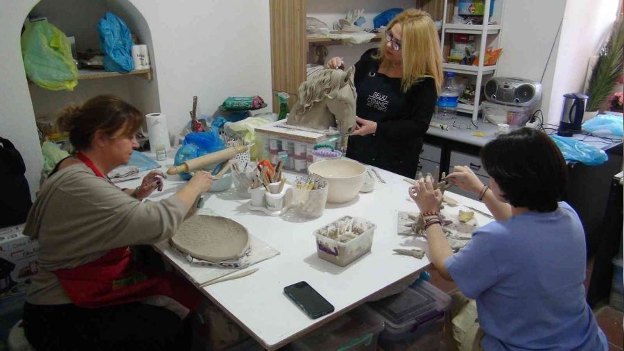 Toprak ve ate�in dans� seramikle ta�lan�yor