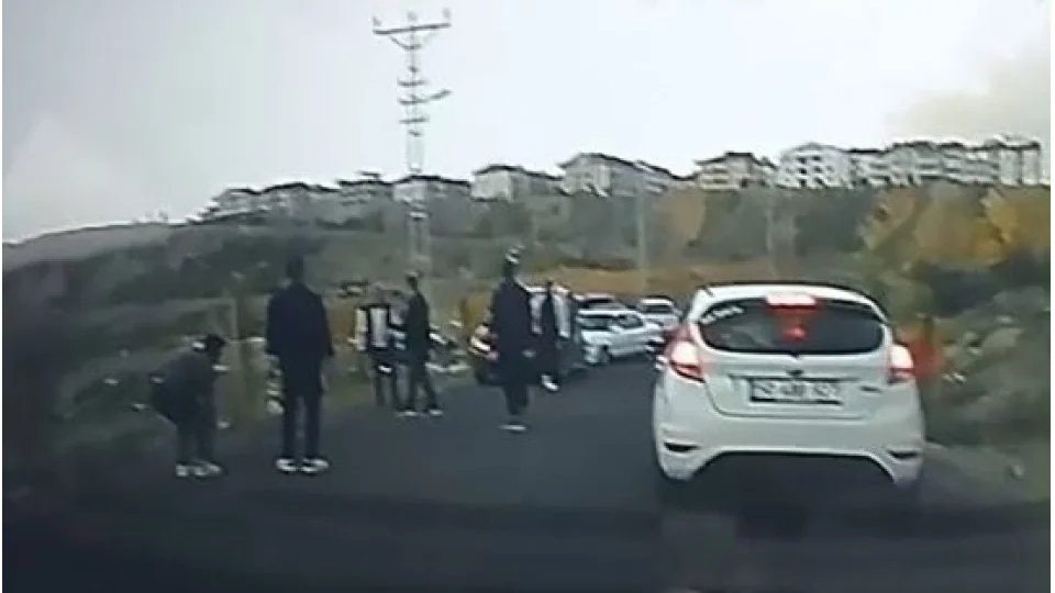 Trafikte kavga �ok pahal�ya patlad�