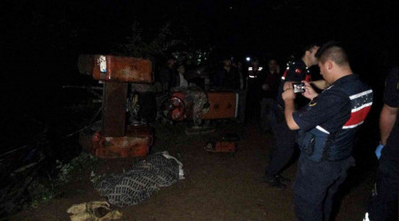 Traktör devrildi; 1 ölü, 1 yaralı
