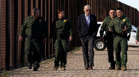 Trump'ın projesini iptal eden Biden, kaçak geçişler patlayınca Meksika sınırına duvar örmeye karar verdi