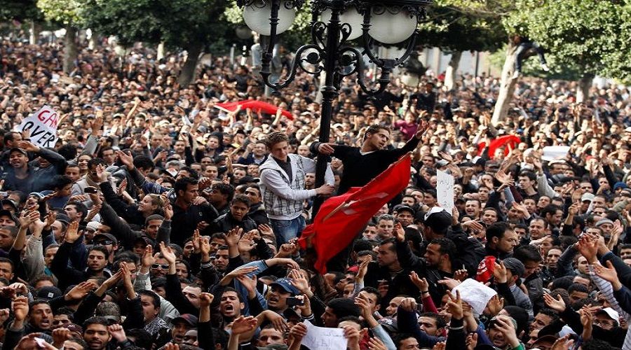 Tunus'taki demokratik darbeye karşı halkın öfkesi giderek büyüyor