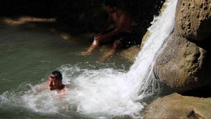 Turgut Şelalesi ziyaretçi akınına uğruyor