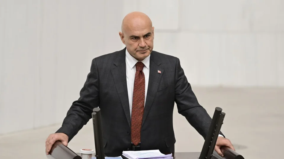 Turhan ��mez'den �srail'in haydutlu�una tepki