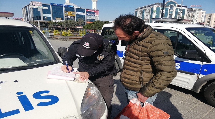 "T�rk�e bilmiyorum" dedi polis  yemedi