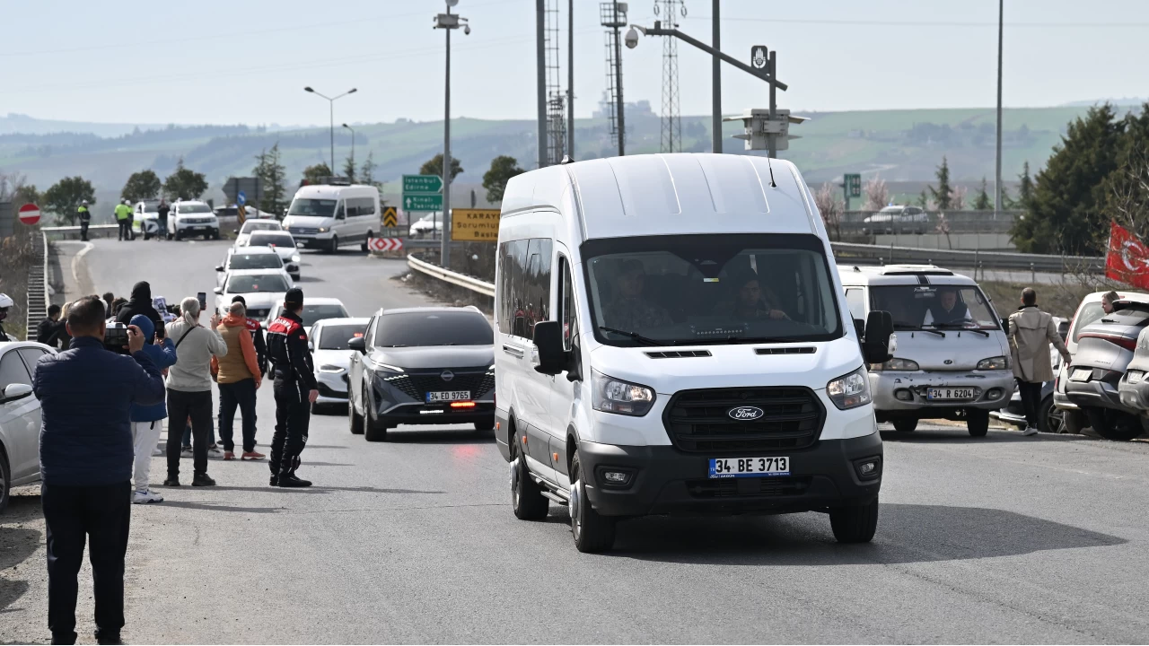 Tutuklanan İmamoğlu ile 50 kişi Silivri Cezaevine getirildi