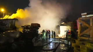 Tuzla'da palet imalathanesinde yangın