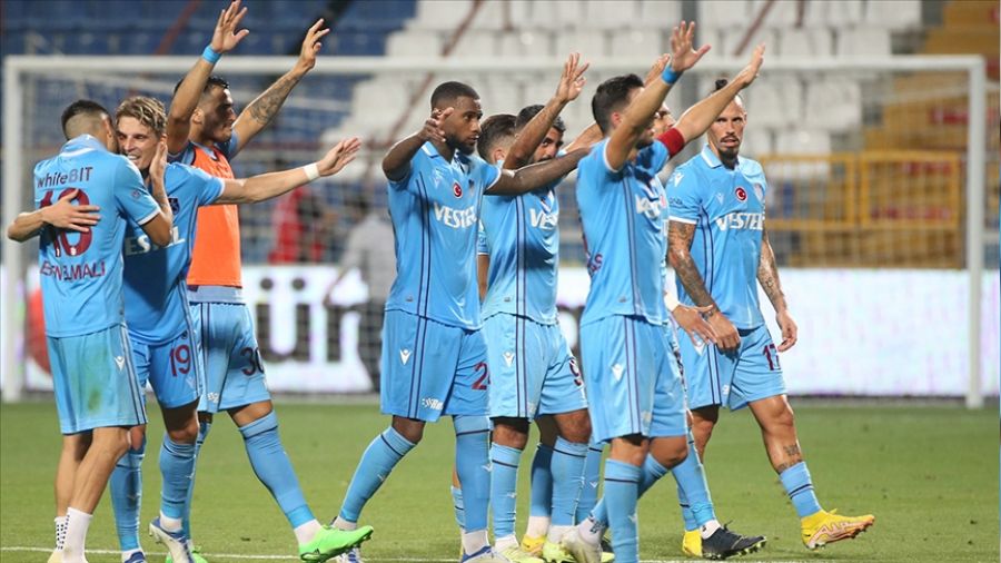 U�aktaki galibiyet kutlamas�nda neler konu�uldu?