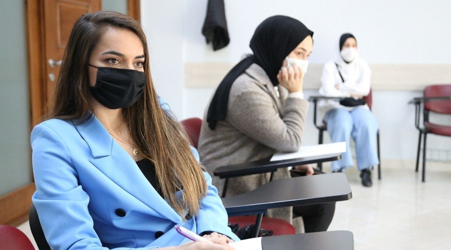 �cretsiz dil kursu ile D�nya'ya a��ld�