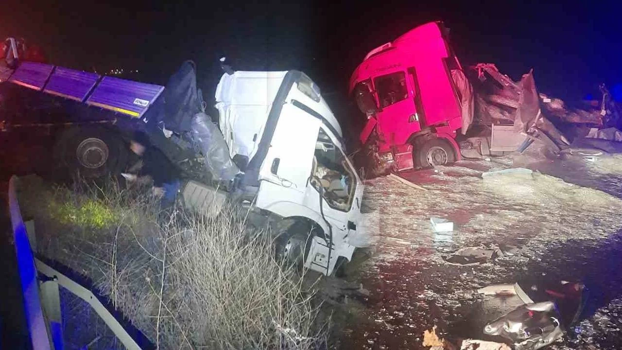 Ulukışla - Pozantı yolundaki zincirleme kazada 2 kişi öldü