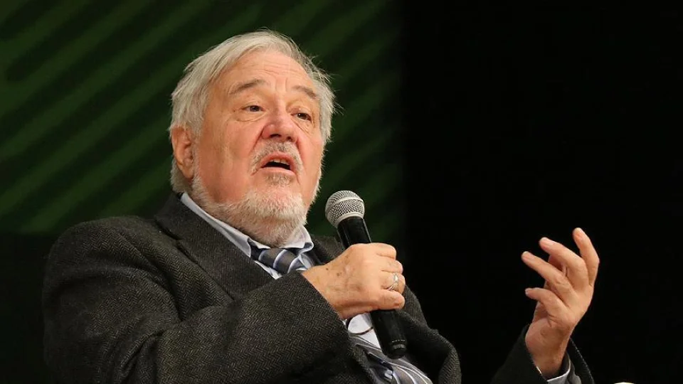 Ünlü Tarihçi İlber Ortaylı Vefat Etti. Ortaylı’nın Yaşam Yolculuğu Merak Uyandırdı