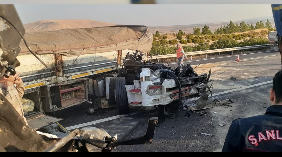 Uyuyakalan şoför bariyerlere çarparak durabildi